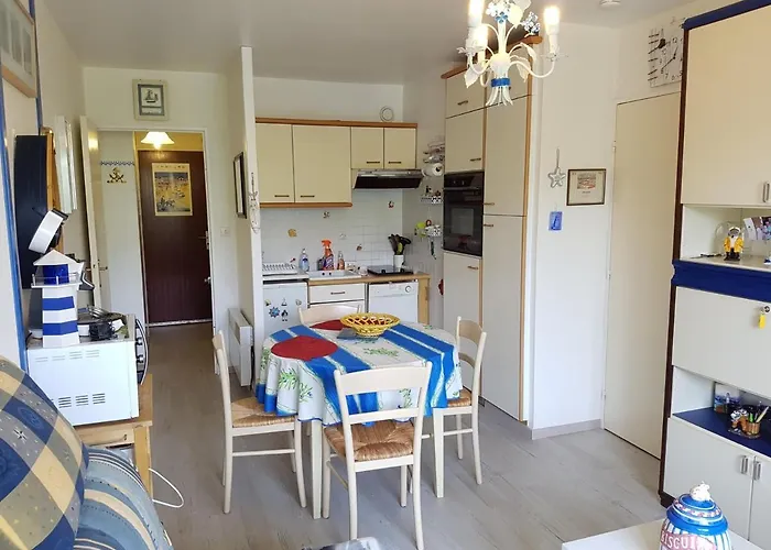 Appartamento T2 Avec Balcon, à 2 Pas De L'hippodrome De Cabourg, Parking Privatif - Fr-1-487-290