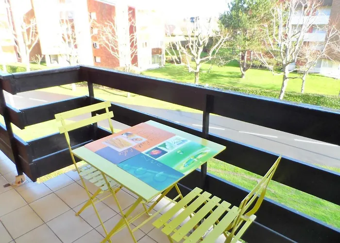 T2 Avec Balcon, à 2 Pas De L'hippodrome De Cabourg, Parking Privatif - Fr-1-487-290 Appartamento