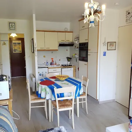 Appartement T2 Avec Balcon, à 2 Pas De L'hippodrome De Cabourg, Parking Privatif - Fr-1-487-290
