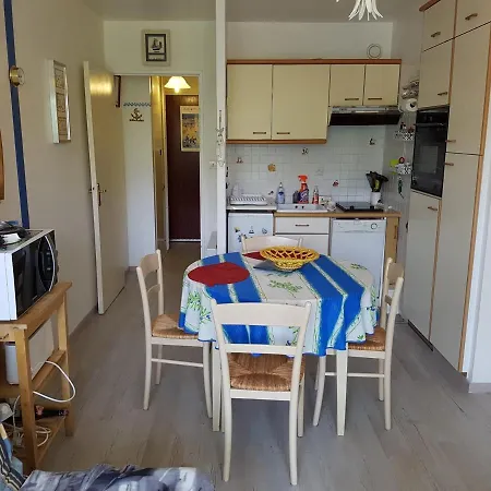 Apartmán T2 Avec Balcon, A 2 Pas De L'hippodrome De Cabourg, Parking Privatif - Fr-1-487-290