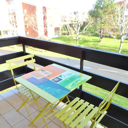 T2 Avec Balcon, A 2 Pas De L'hippodrome De Cabourg, Parking Privatif - Fr-1-487-290 Apartment